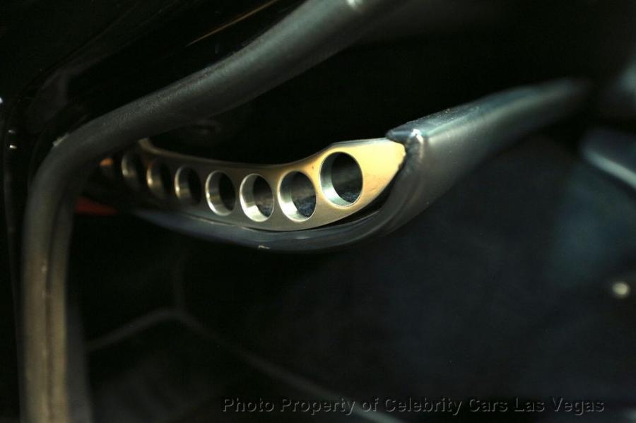 Детали интерьера TVR Tuscan S 2004 года  (фото 44 из 70)